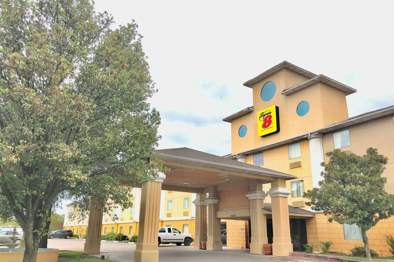 Super 8 By Wyndham Temple I-35 Hotel Eksteriør billede